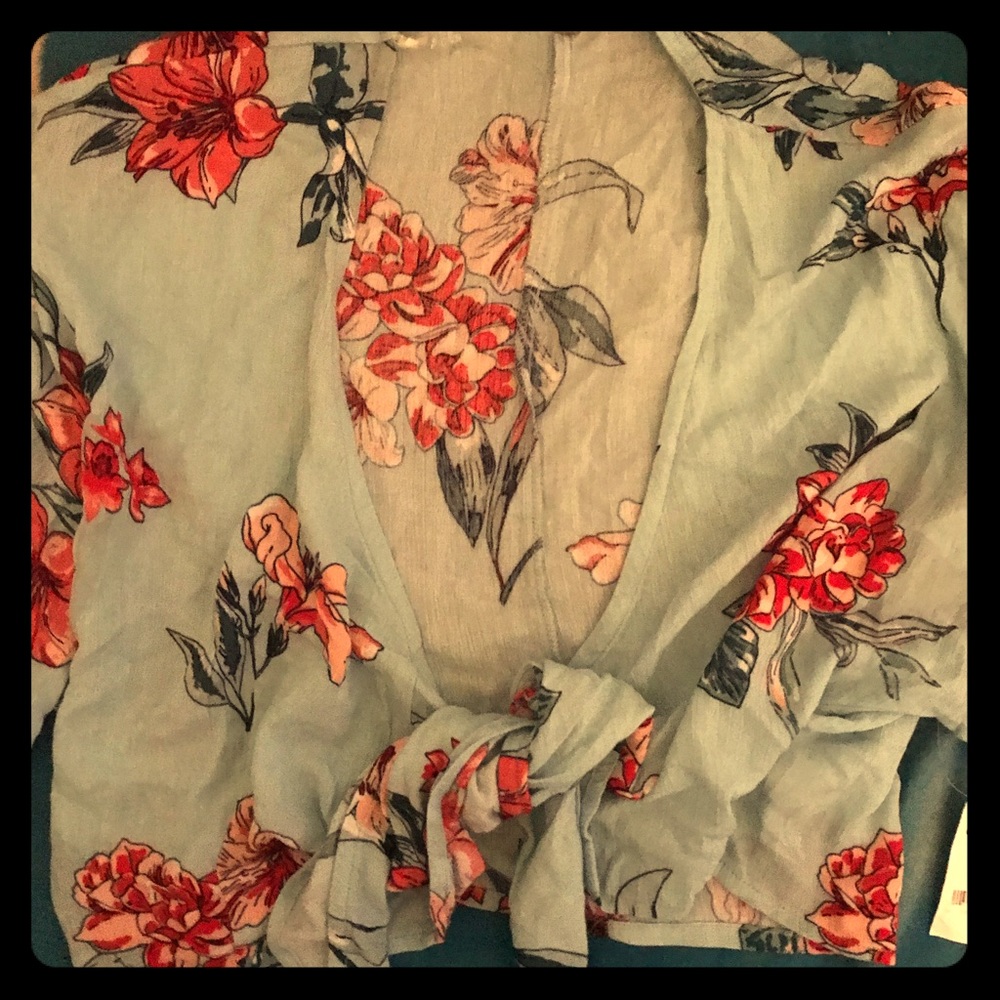 Charlotte russe size large tie cropped shirt